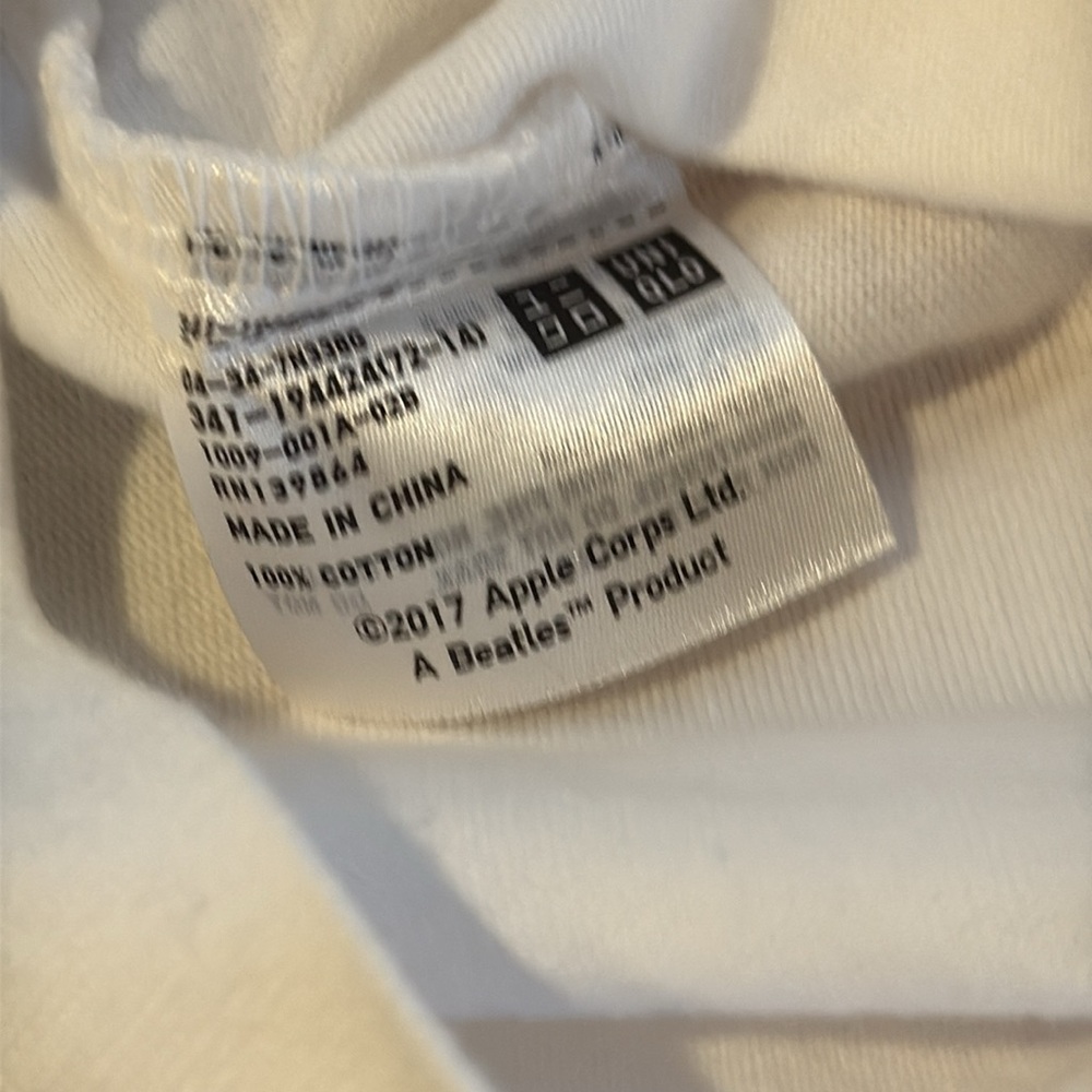 🆕 Uniqlo Beatles/ Capitol Records Graphic Tee NWT - Picture 9 of 11